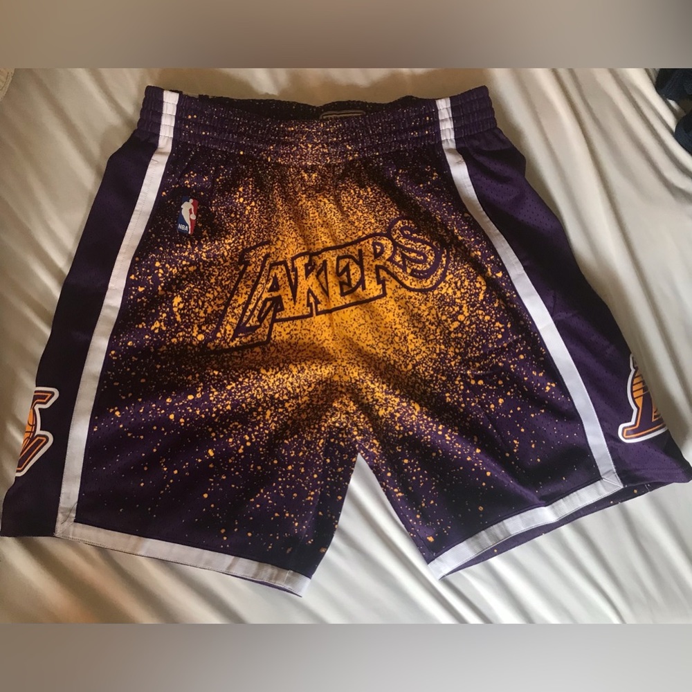 Mitchell & Ness Spray Paint Swingman Los Angeles Lakers